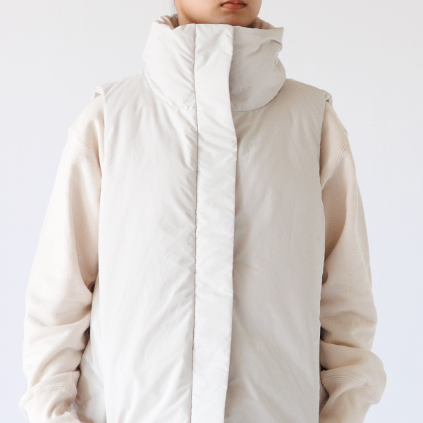 高めの襟で、マフラー要らずです。