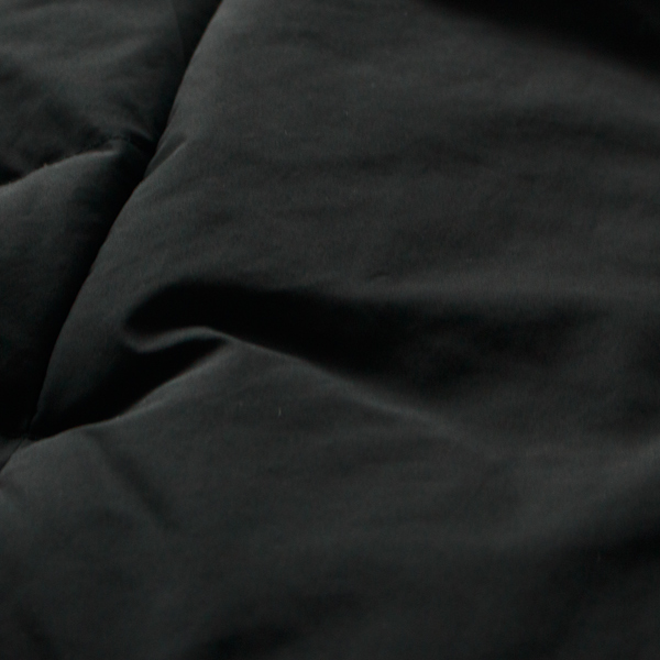 合わせる服を選ばないblack