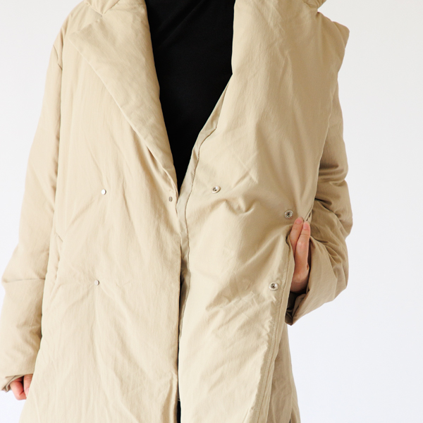 フロントはホックで留める仕様です。 フロントはホックで留める仕様です。