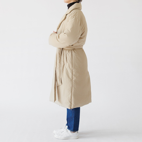 同素材のベルトが付属しています。 同素材のベルトが付属しています。