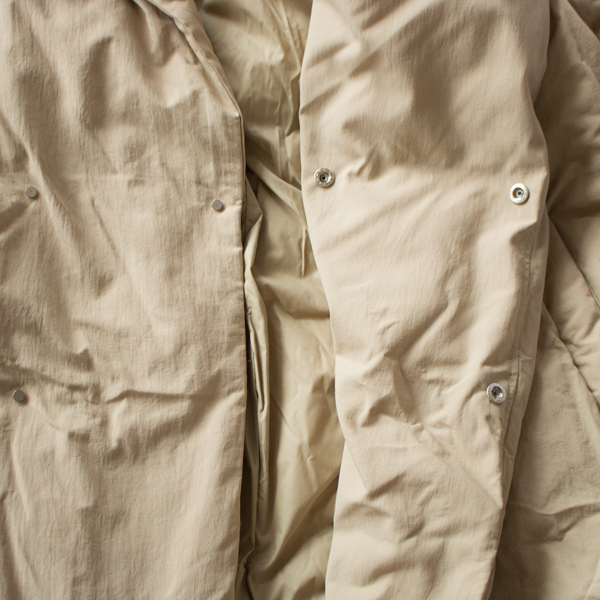 日本国内の信頼のおける農場で飼育されている食用のダッグの羽毛を使用。 日本国内の信頼のおける農場で飼育されている食用のダッグの羽毛を使用。