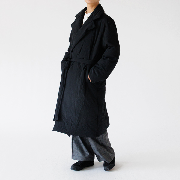 同素材のベルトが付属しています。 同素材のベルトが付属しています。