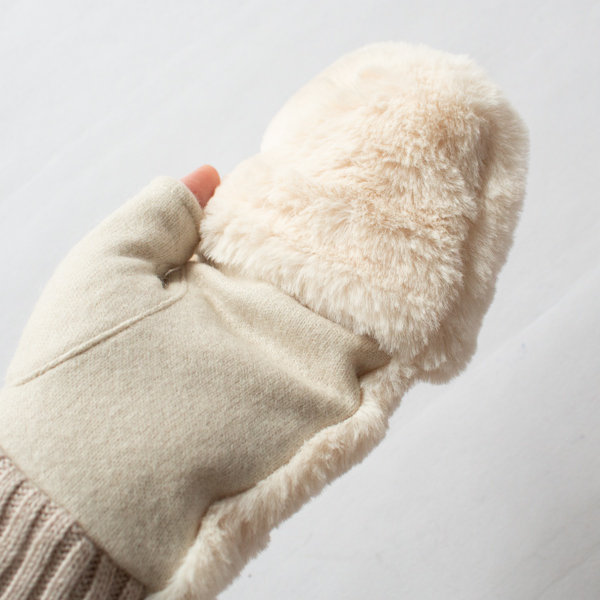 折り返し部分を使えば、指もしっかり防寒可能(WHITE) 折り返し部分を使えば、指もしっかり防寒可能(WHITE)