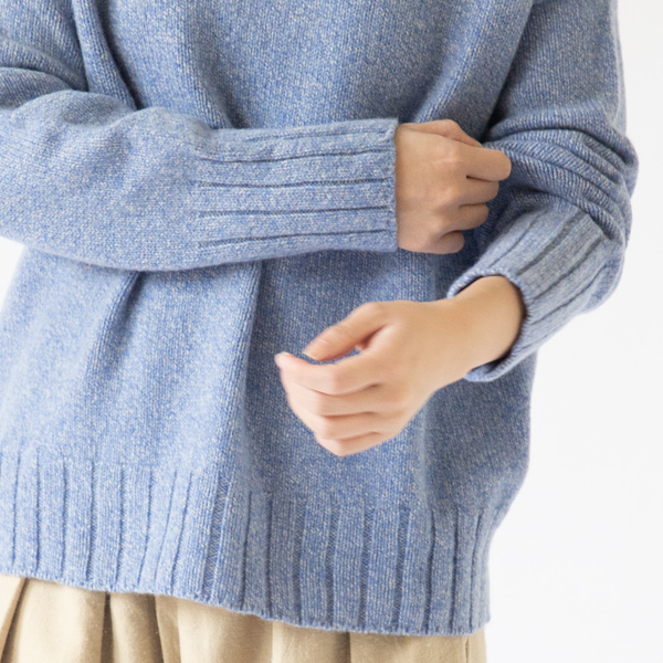 袖口にも太めのリブ 袖口にも太めのリブ