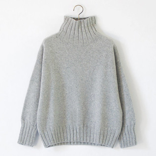 タートルネックセーター