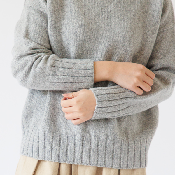 袖口と裾周りには太めのリブ 袖口と裾周りには太めのリブ