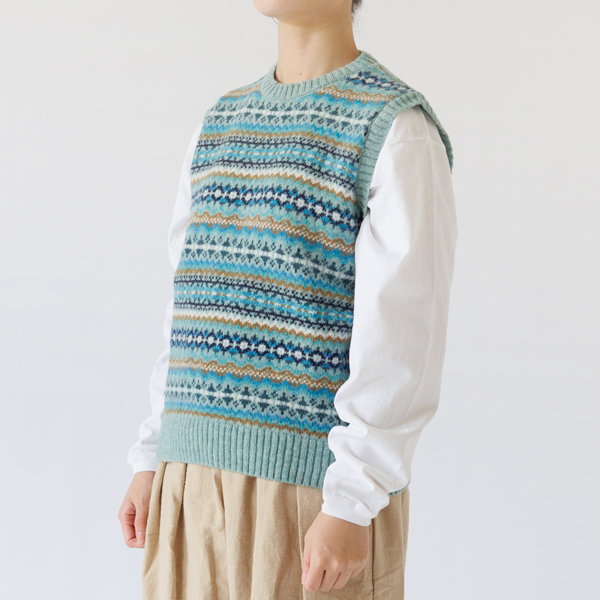 ノルディック柄ベスト　身長163cm  サイズ38着用