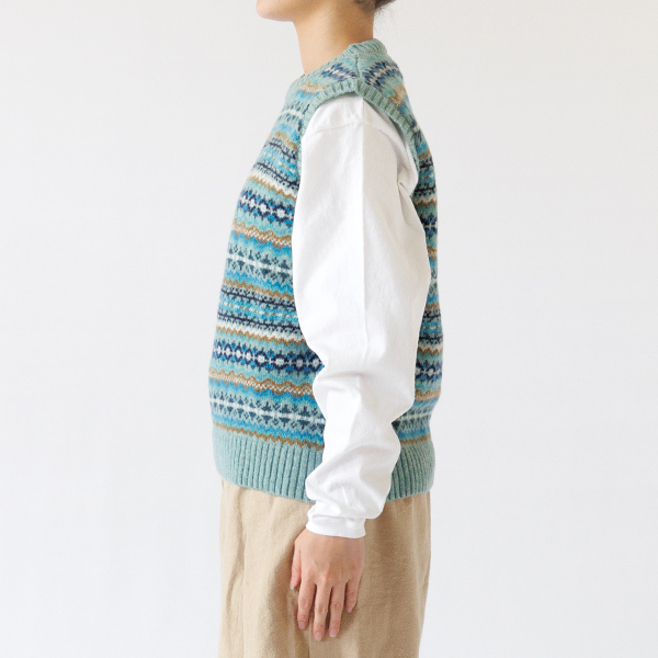 あると便利であったかいニットベスト