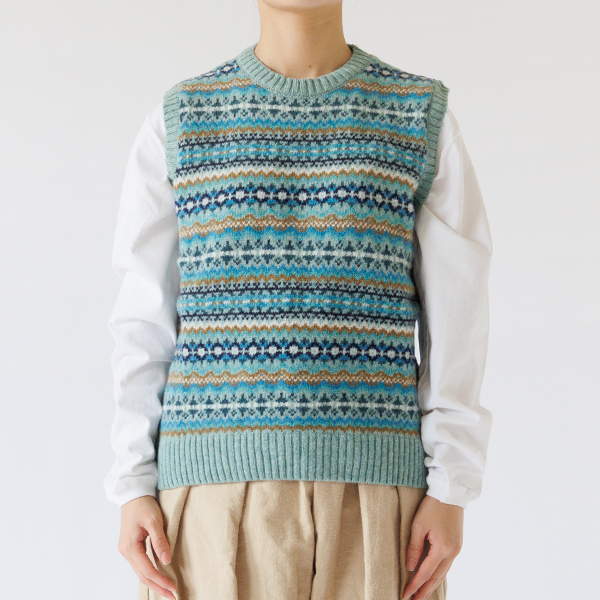 ノルディック柄ベスト　身長163cm  サイズ38着用