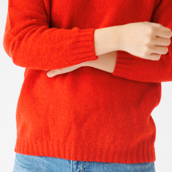 袖と裾のリブが体に自然とフィットします 袖と裾のリブが体に自然とフィットします