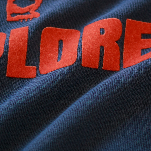 ピグメント染めにハンドプリントを施しています ピグメント染めにハンドプリントを施しています