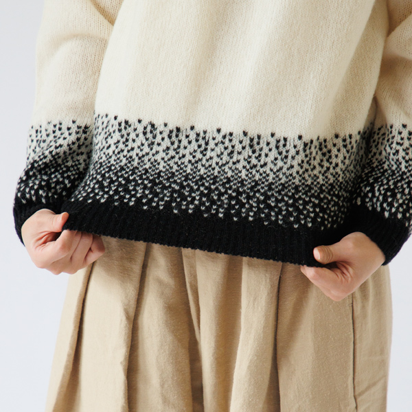 裾に入った柄も綺麗です 裾に入った柄も綺麗です