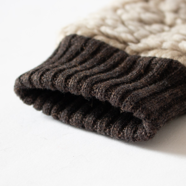 冷気をシャットダウンする太いリブ 冷気をシャットダウンする太いリブ