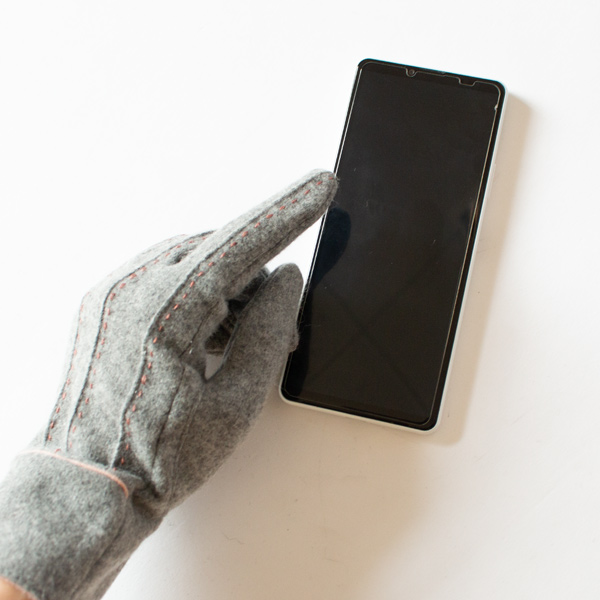 手袋をつけながらのスマホ操作も楽々(GREY) 手袋をつけながらのスマホ操作も楽々(GREY)