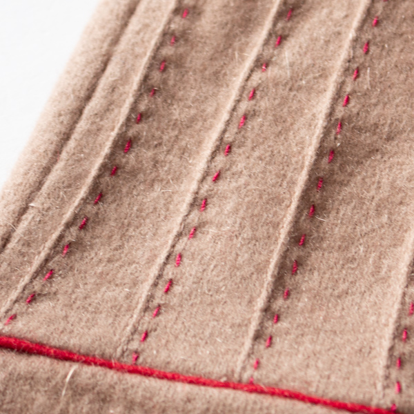 チェリーレッドの刺繍色を使って(BEIGE) チェリーレッドの刺繍色を使って(BEIGE)