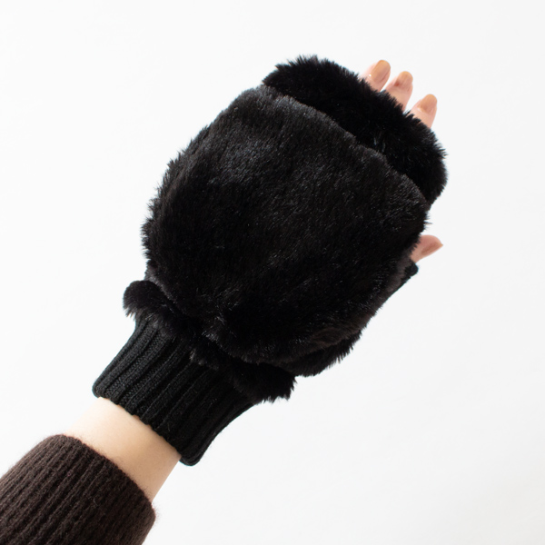 とろんとしたファー生地が気持ちいい(BLACK) とろんとしたファー生地が気持ちいい(BLACK)