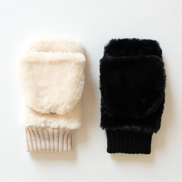 左から、WHITE、BLACK 左から、WHITE、BLACK