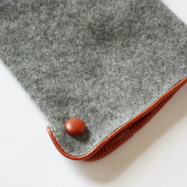 キャメルオレンジのクルミボタン(GREY) キャメルオレンジのクルミボタン(GREY)