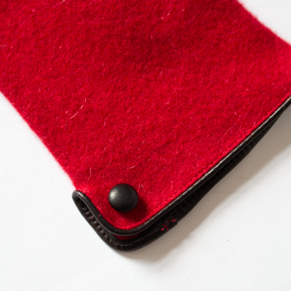 ブラックのクルミボタン(RED) ブラックのクルミボタン(RED)