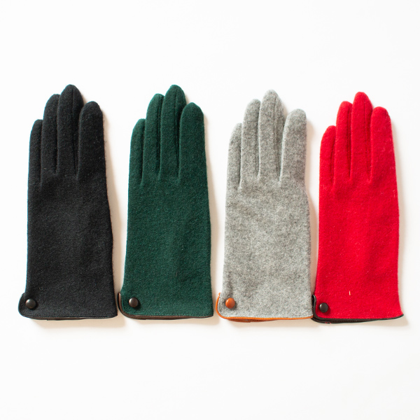 左からBLACK,DARK GREEN, GREY, RED 左からBLACK,DARK GREEN, GREY, RED