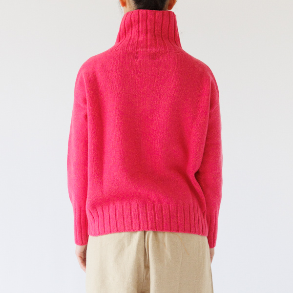 発色の良い綺麗なニットです 発色の良い綺麗なニットです