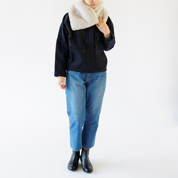 カジュアルにも使いやすい色