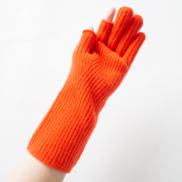 比較的どんな方にも合いやすいサイズ感(ORANGE) 比較的どんな方にも合いやすいサイズ感(ORANGE)