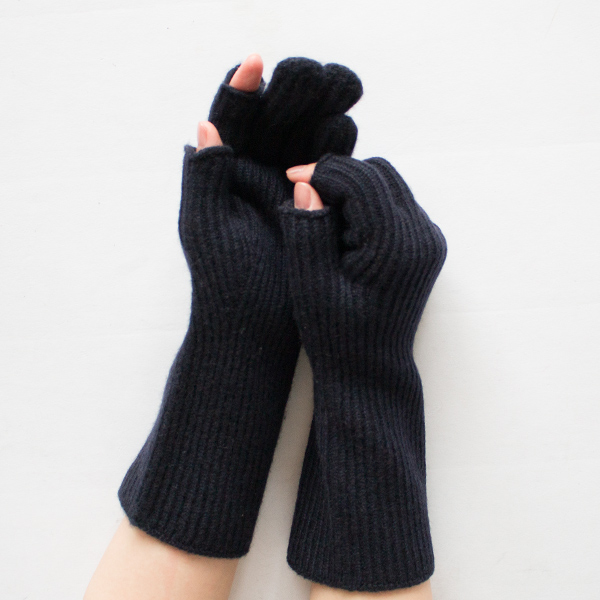 しなやかで動かしやすいニット(NAVY) しなやかで動かしやすいニット(NAVY)