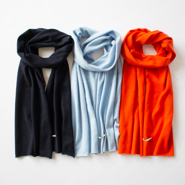 左からNAVY、PALE BLUE、ORANGE 左からNAVY、PALE BLUE、ORANGE