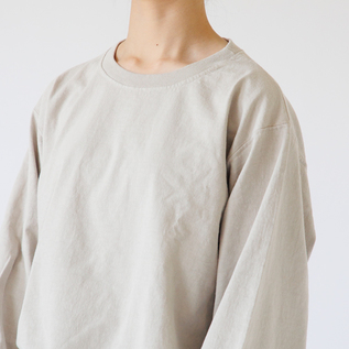 少し大きめサイズをゆるっと着て(XL・身長163cm) 少し大きめサイズをゆるっと着て(XL・身長163cm)