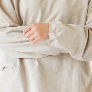 袖と裾はリブなので大きめでも(XL・身長163cm) 袖と裾はリブなので大きめでも(XL・身長163cm)