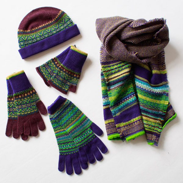 同じブランドで色柄を揃えて身につけるのもおすすめです 同じブランドで色柄を揃えて身につけるのもおすすめです