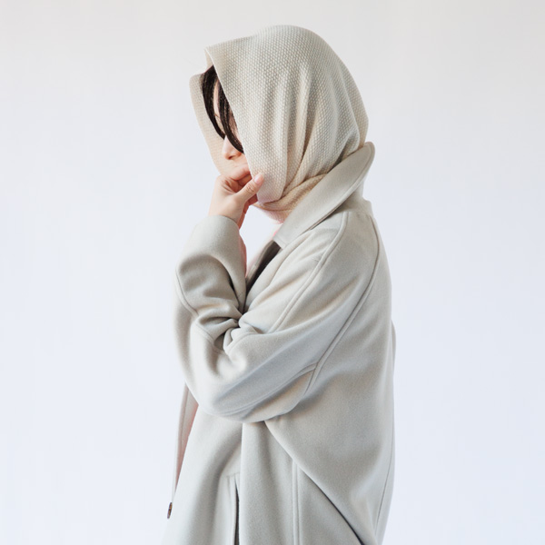 さまざまな巻き方を楽しめます(CREAM)