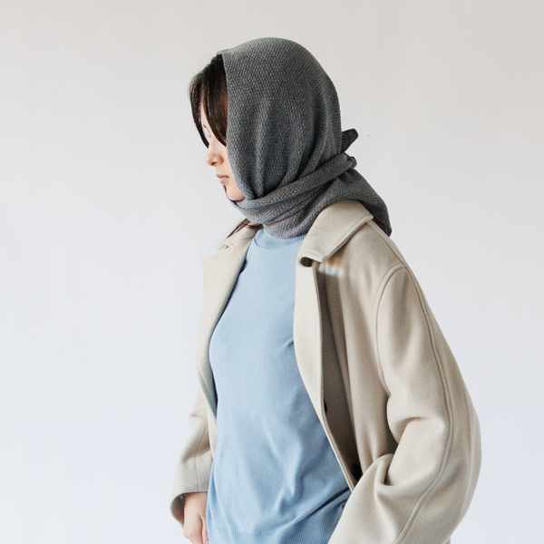 さまざまな巻き方を楽しめます(DERBY GREY)