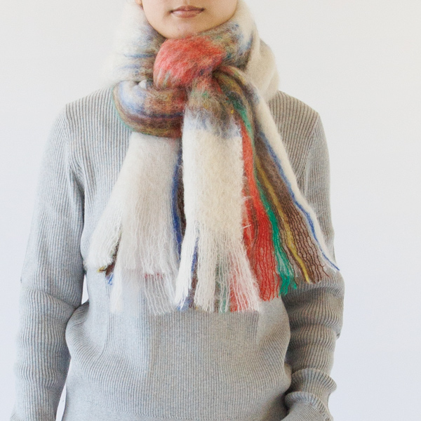 白地に赤が映えます