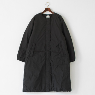 ノーカラーダウンコート