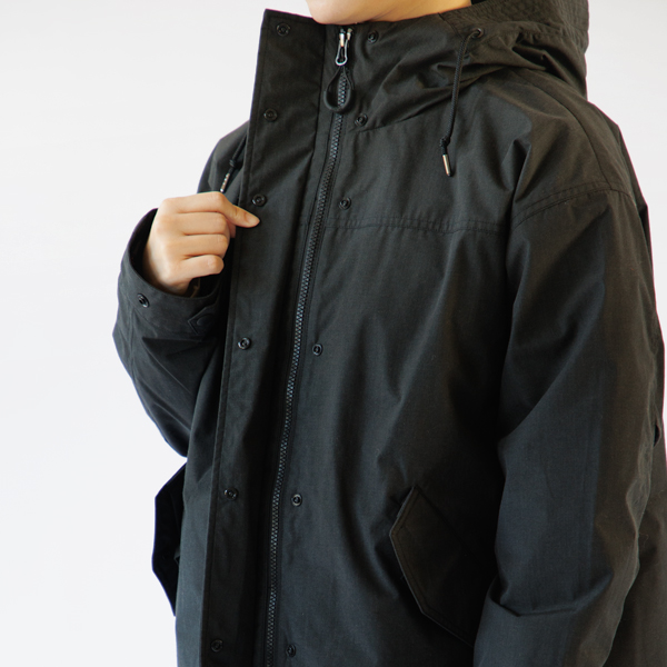 開閉しやすいファスナーとスタップボタン・身長163cm(CHA WM) 開閉しやすいファスナーとスタップボタン・身長163cm(CHA WM)