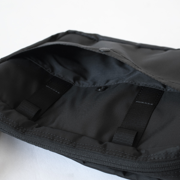 裏面にもポケットがついています 裏面にもポケットがついています