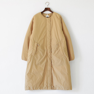 ノーカラーダウンコート