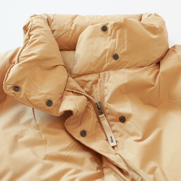 スナップボタンで風を防止(BEG2 TAN WM) スナップボタンで風を防止(BEG2 TAN WM)