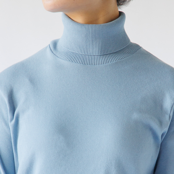 一枚で着られて、なおかつ、上から重ね着もしやすい 一枚で着られて、なおかつ、上から重ね着もしやすい