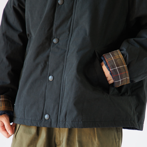  ハンドウォーマーポケットも備えています(NAVY/36)