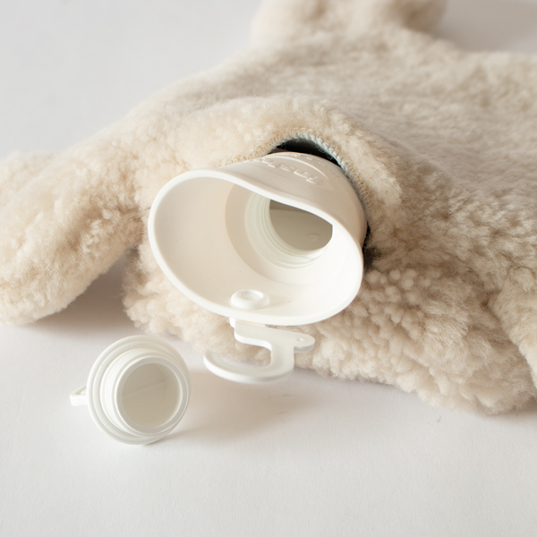 首からお湯を入れられます(SWEDISH MOONLIGHT)