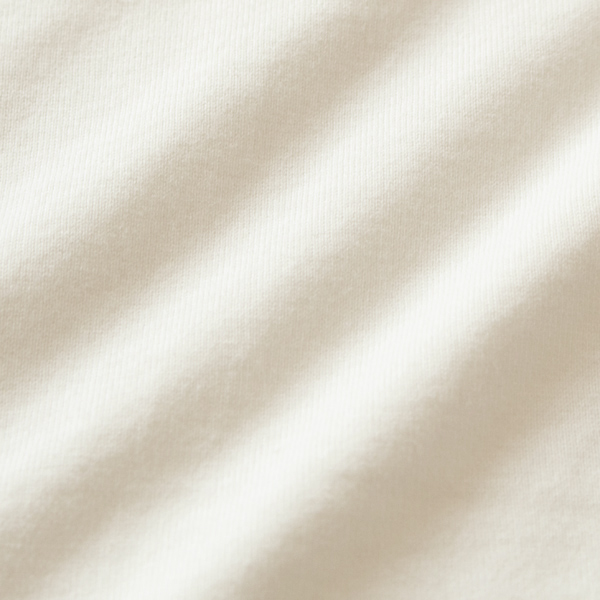 太番手の糸を使い目を詰めて編み上げた天竺生地(OFF WHITE)