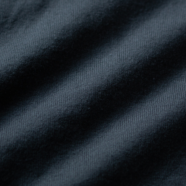 毛羽が立ちにくく、光沢感のある表面が上品(CHARCOAL)