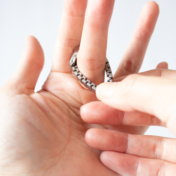 バンド部分は伸縮性があり、リング号数は12~16号 バンド部分は伸縮性があり、リング号数は12~16号