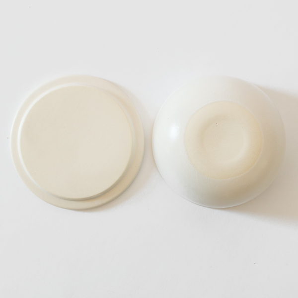 蓋裏面は釉薬なし(中のご飯に水滴が落ちにくい) 蓋裏面は釉薬なし(中のご飯に水滴が落ちにくい)