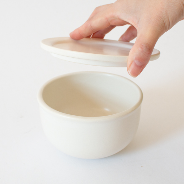 蓋付きなのでスタッキングも可能 蓋付きなのでスタッキングも可能