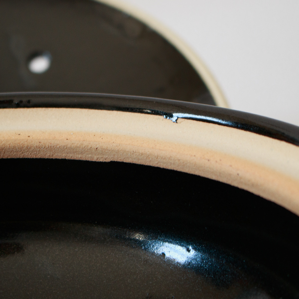 釉薬の塗り方には個体差異がありますが、安心してお使いいただけます。（画像は6号サイズ）