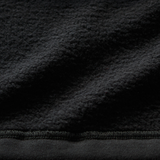 凹凸のある質感がもたらすモコモコとした風合い(BLACK)